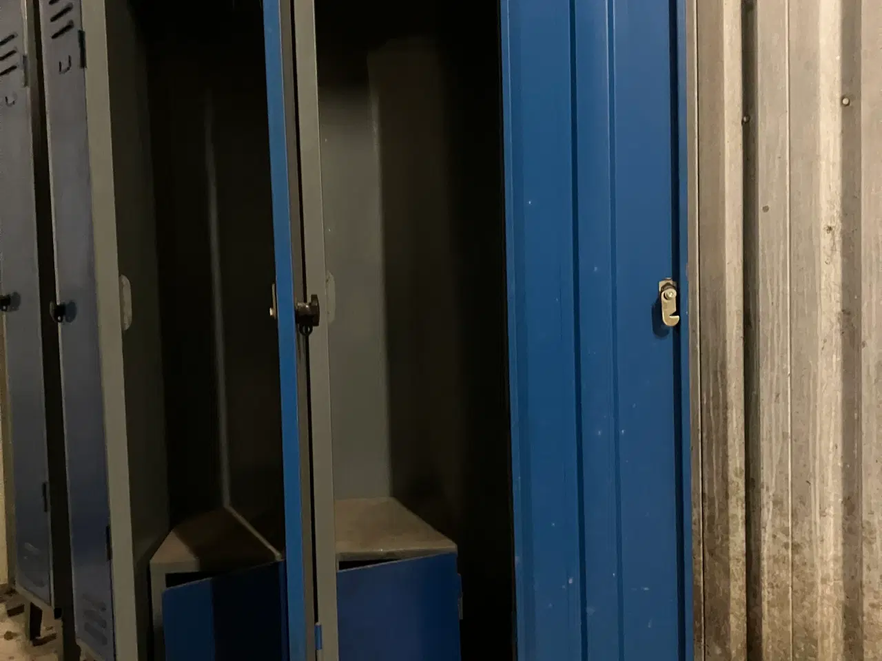 Billede 1 - Stålskabe med boks