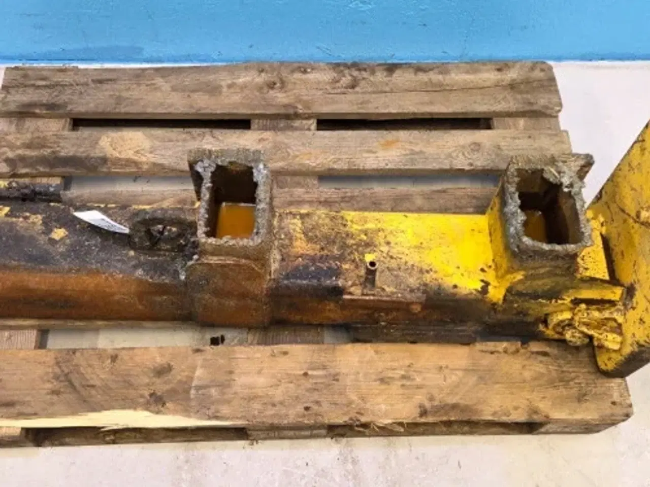 Billede 18 - New Holland LB115B Støtteben R.  87376352