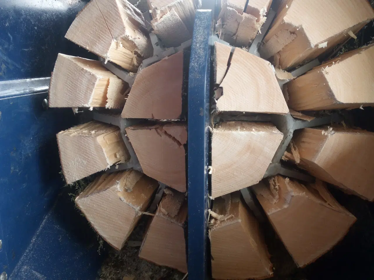 Billede 4 - TØRT BRÆNDE LEVERET