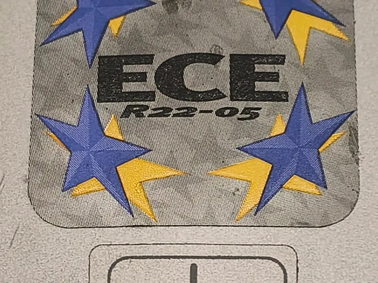 Billede 4 - HJELM, HJELM-HUE OG HALSEDISSE 