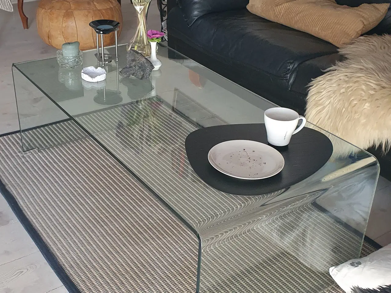 Billede 2 - Stilfuldt sofabord i hærdet glad