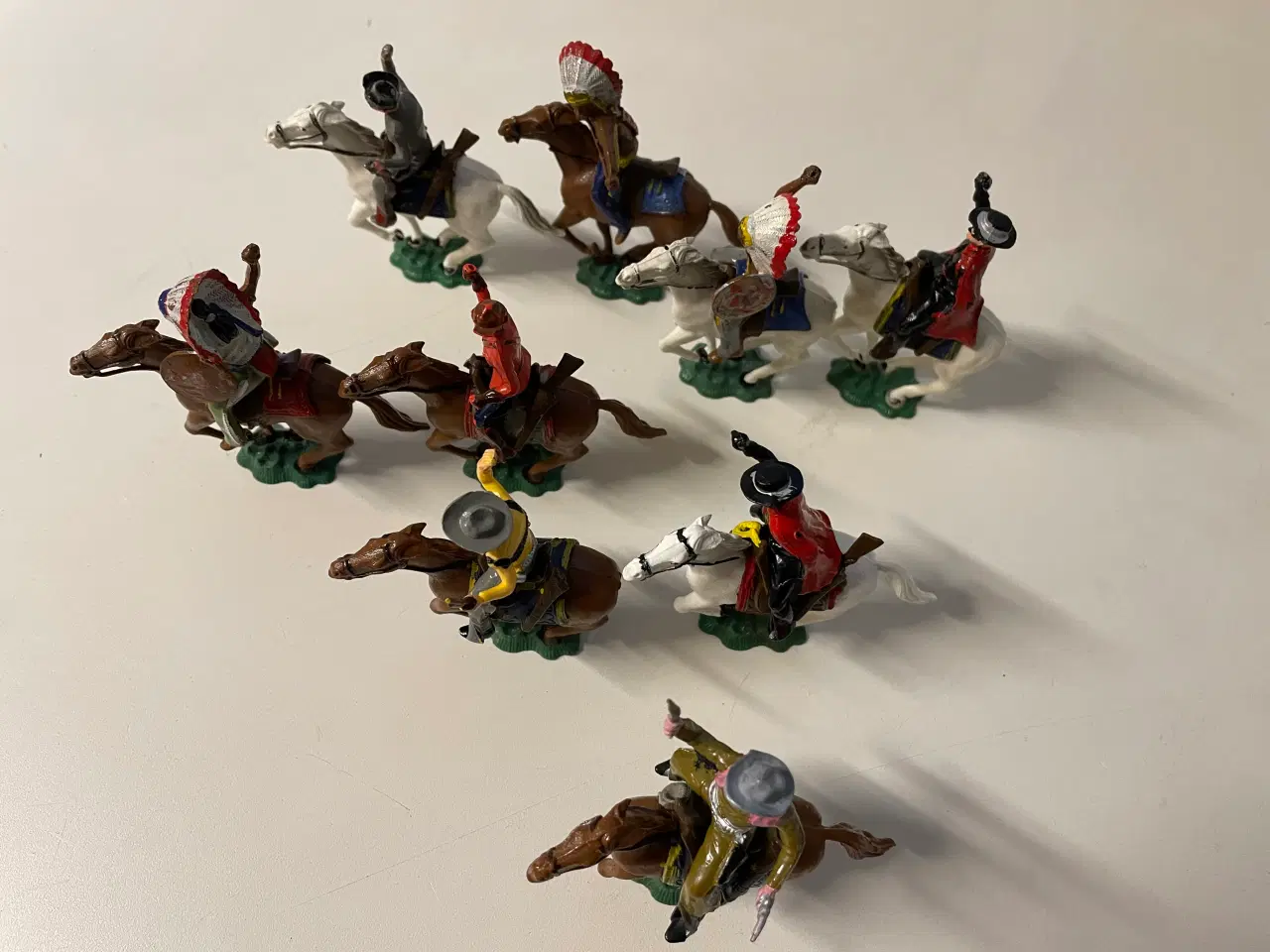 Billede 4 - REISLER modelfigurer,  9 heste og mænd