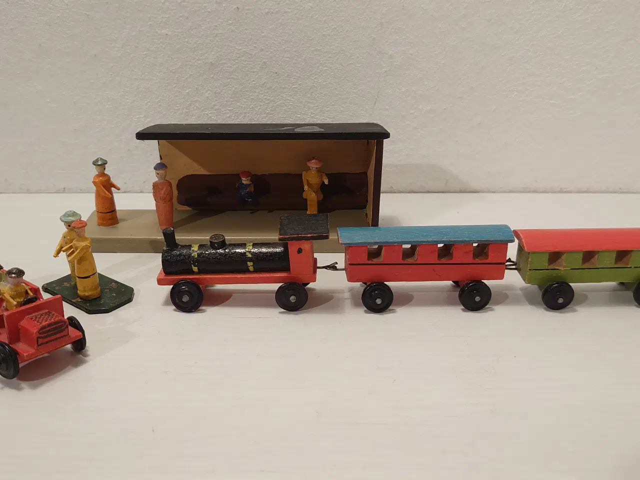 Billede 1 - Erzgebirge: Perron,togstamme,Taxa,personer.Ca1940.