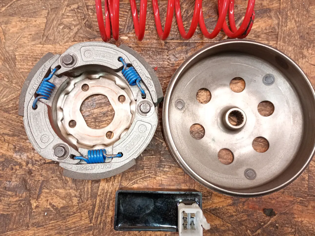 Billede 2 - Næsten ny Malossi kobling med trykfjedre og ubegræ