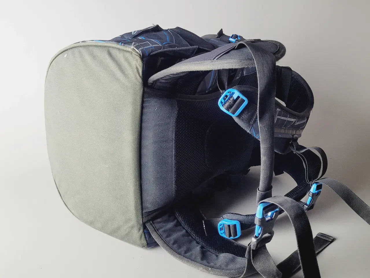 Billede 7 - ⭐️· Satch Skoletaske/Rygsæk i Blå med Trekantmønst