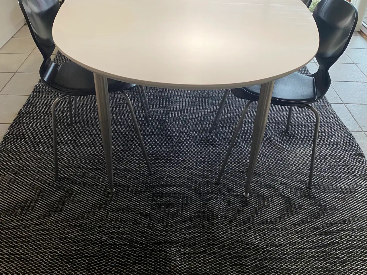 Billede 7 - Hvidt ovalt spisebord i corion 180x120 og 4 stole