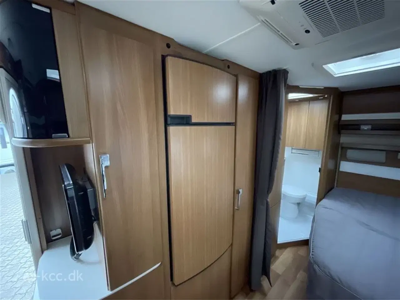 Billede 9 - 2015 - Kabe Smaragd XL KS Kabe Smagrad XL KS årg. 2015. 4 sovepladser, 5 siddepladser, solceller, mover, Thule markise på tag, Isabella Ventura 2,5 m.