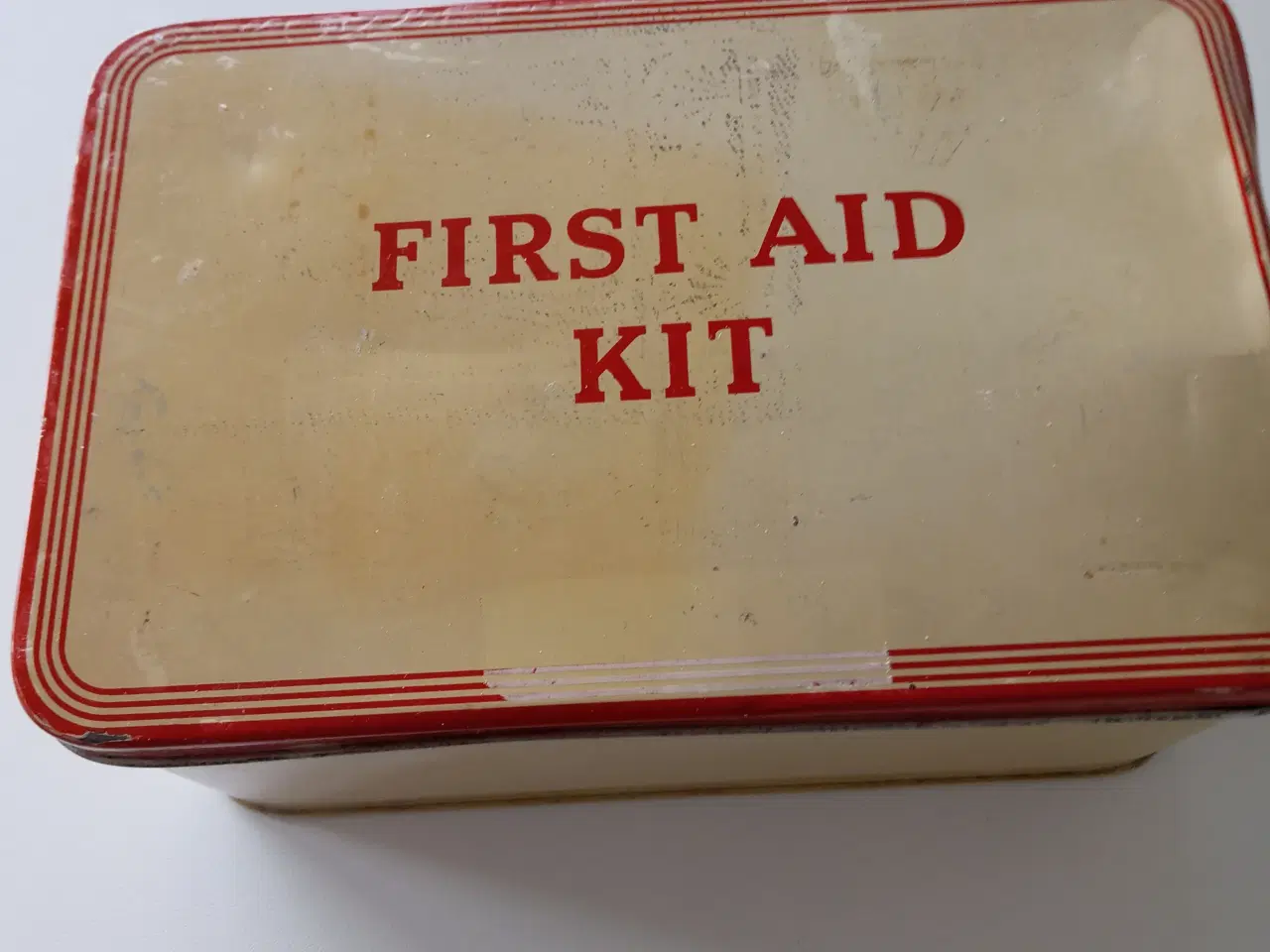 Billede 1 - First Aid Kit ( gammel )