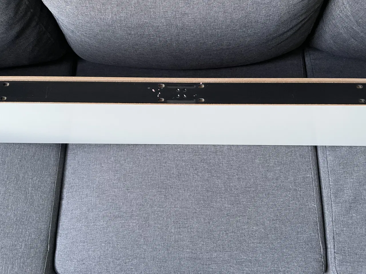 Billede 4 - Hylde med skjulte ophæng