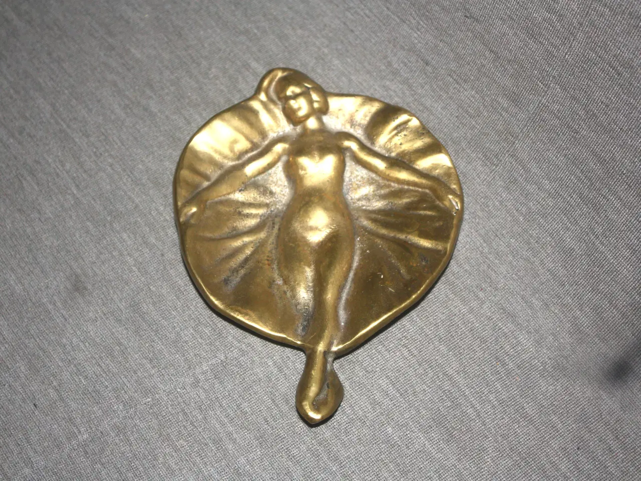 Billede 1 - Messing skål / askebæger med kvinde