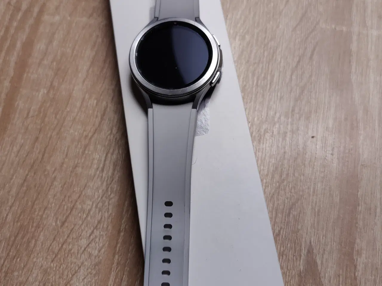 Billede 2 - Samsung Galaxy Watch4 Classic 46 mm LTE, sølv/sølv
