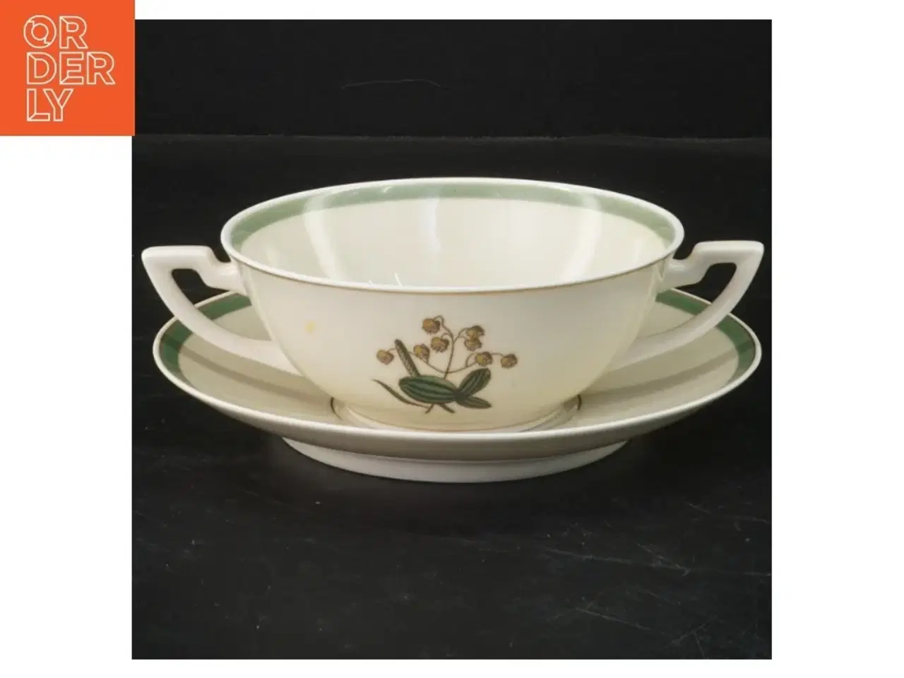 Billede 2 - 4 suppeteriner fra Royal Copenhagen (str. Kop ø, 13 cm. underkop. ø. 17 cm. 4 z)