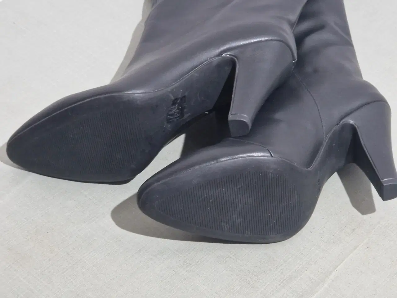 Billede 7 - H&M Støvler, Sort, EUR 37,High knee Boots