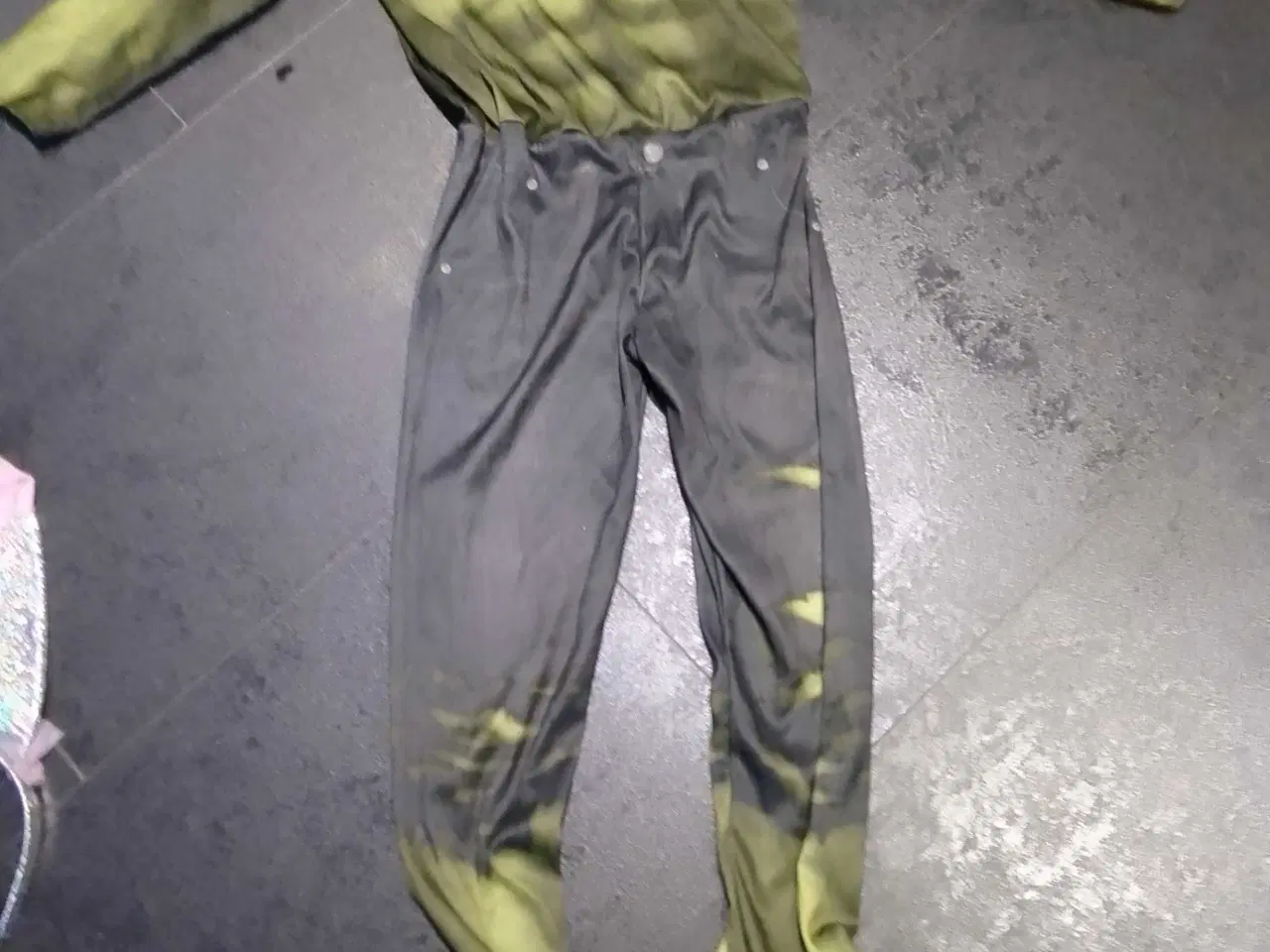 Billede 1 - Hulk kostume str 128