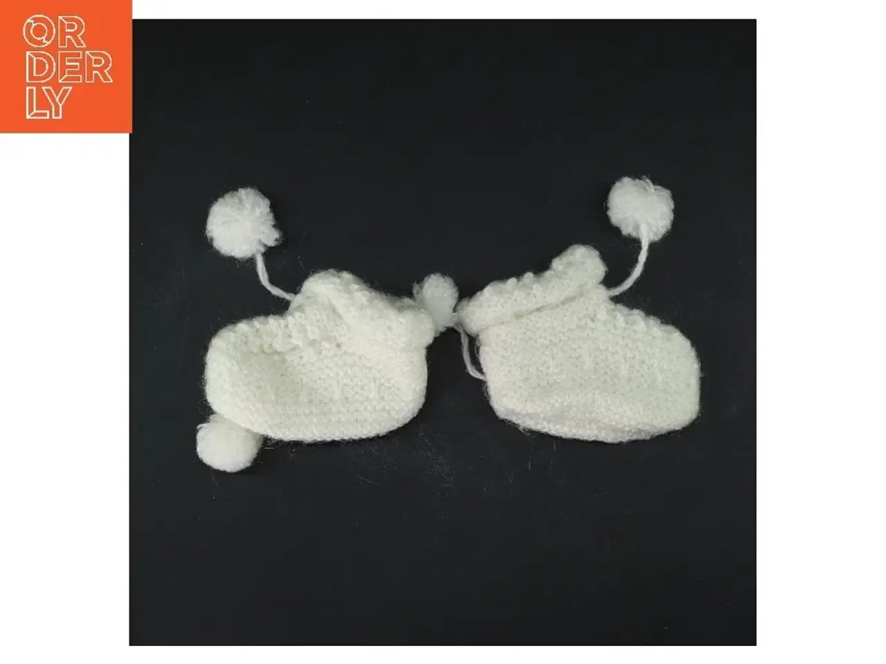 Billede 2 - Strikkede babystøvler med kvaster (str. 10 cm)
