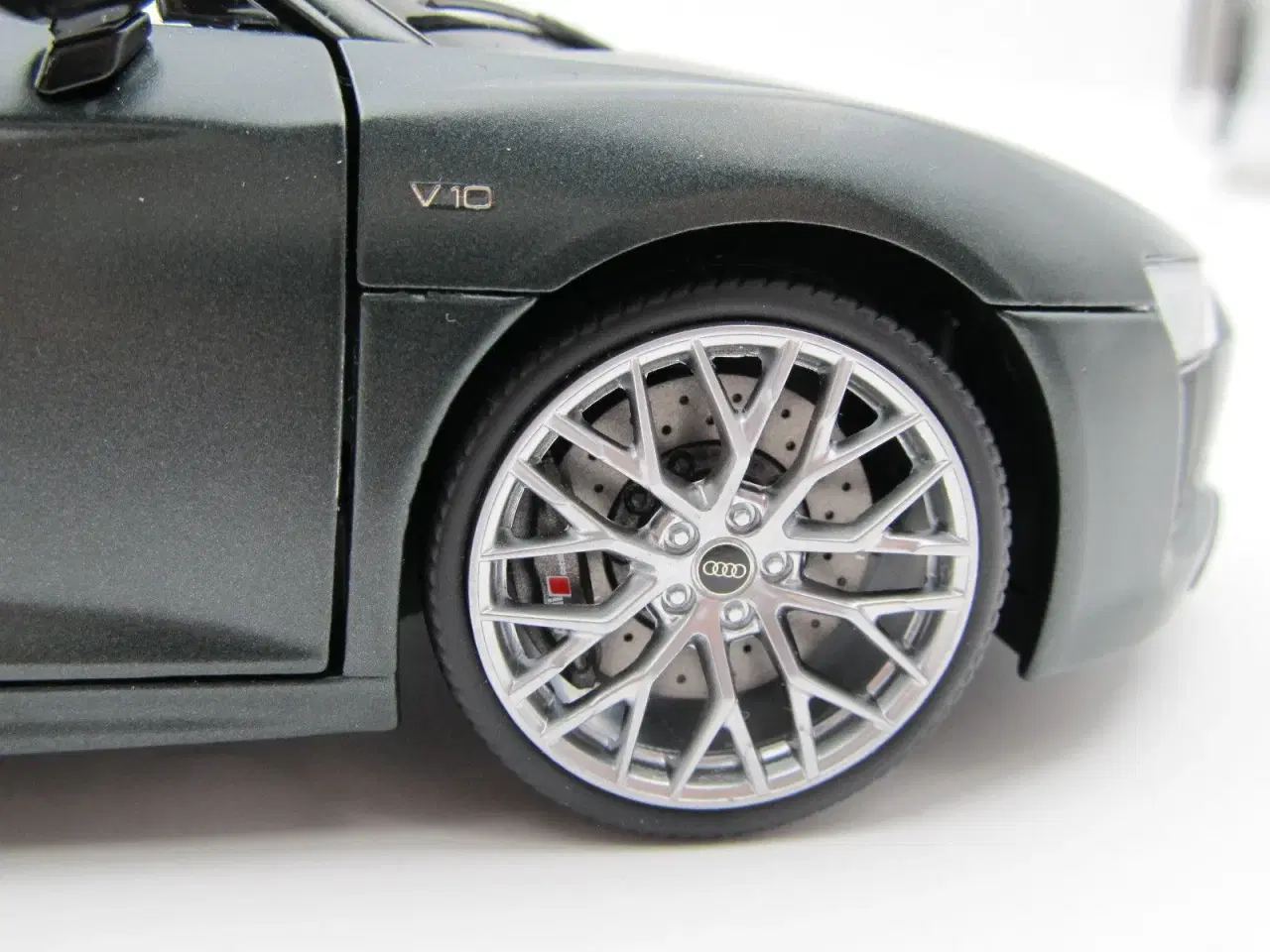 Billede 8 - 2016 Audi R8 V10 Plus Coupé 1:18 Dealer Edition