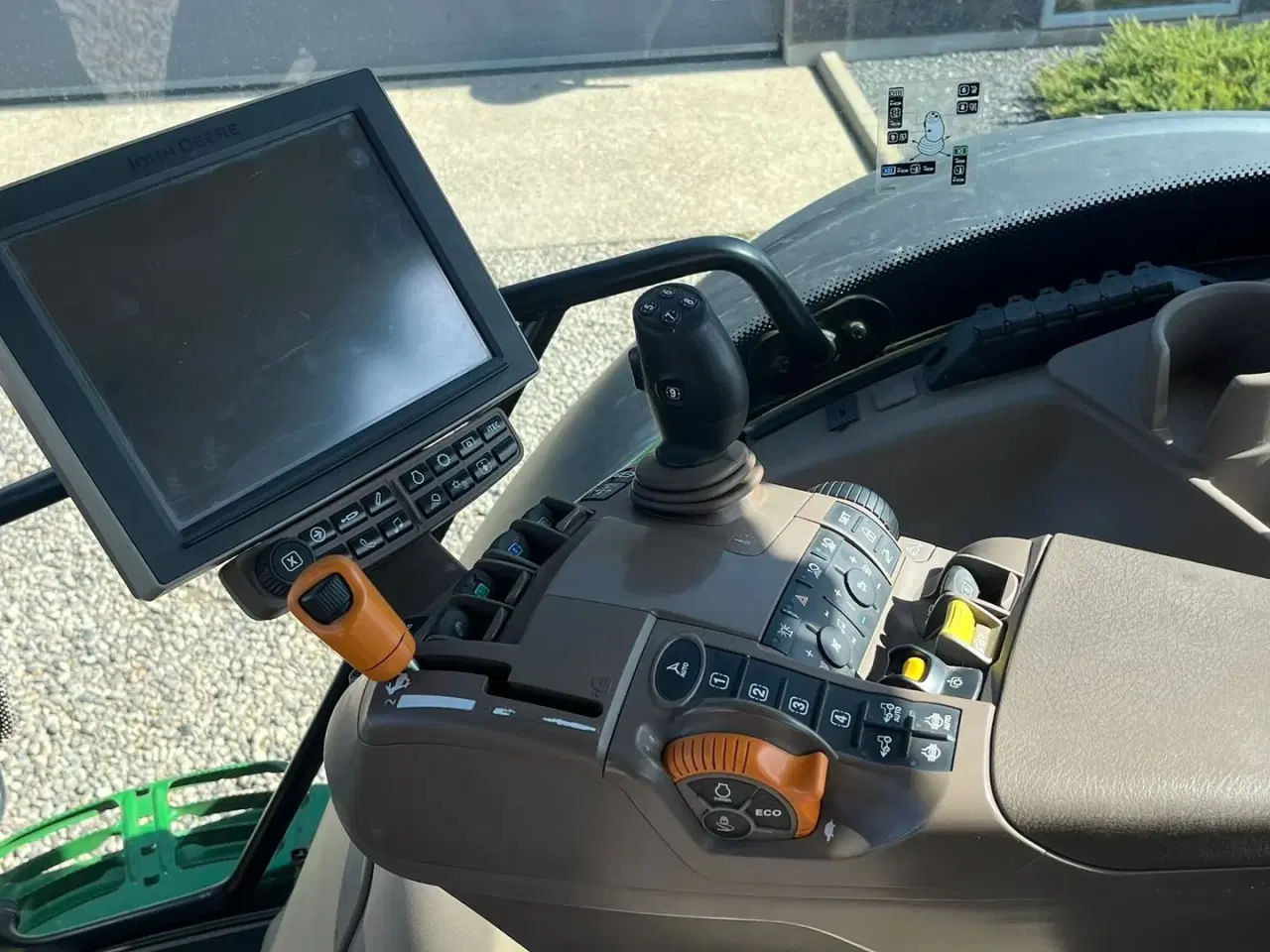 Billede 6 - John Deere 6215R Med frontlift og front PTO på