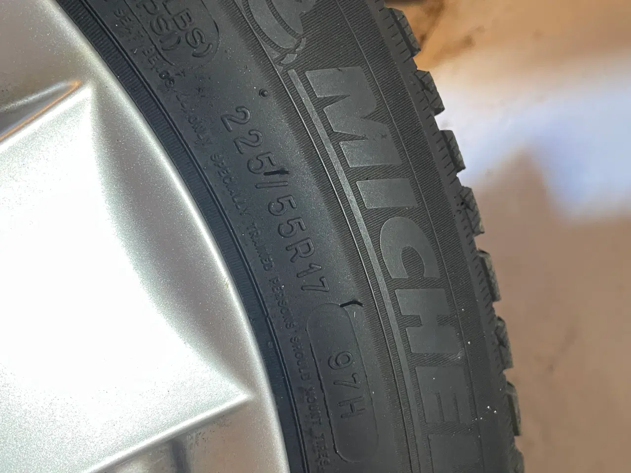Billede 2 - Michelin vinterdæk på alufælge- 4 stk 225/55 R17