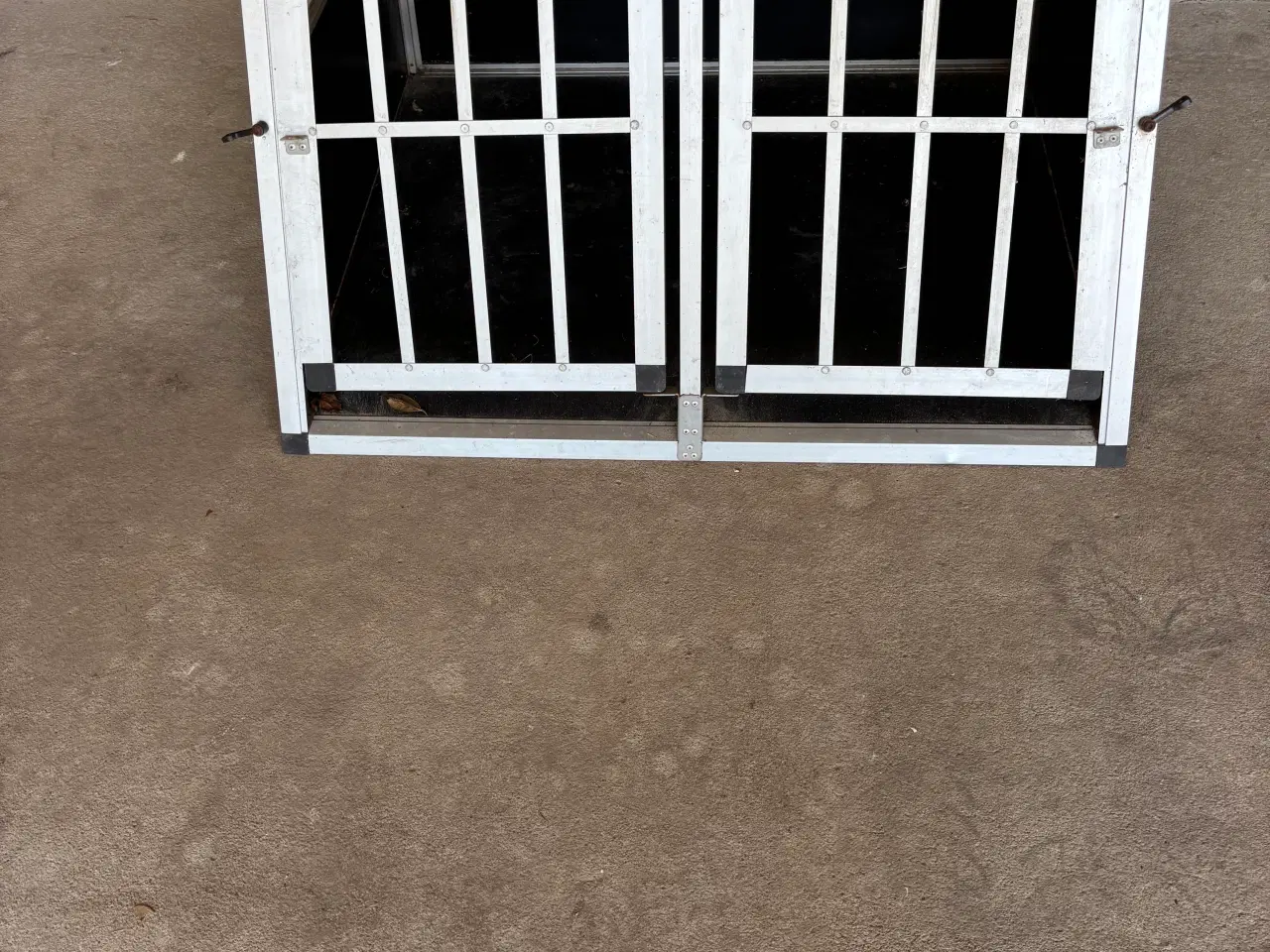 Billede 3 - Hundetransportkasse i fin stand sælges. 