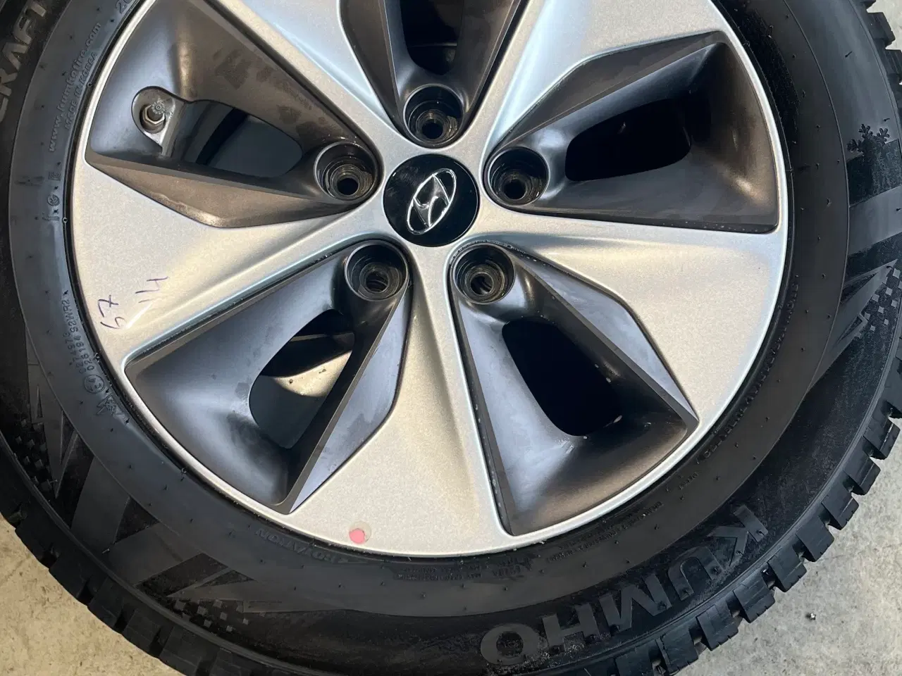 Billede 2 - Originale Hyundai hjul med TPMS og vinterdæk
