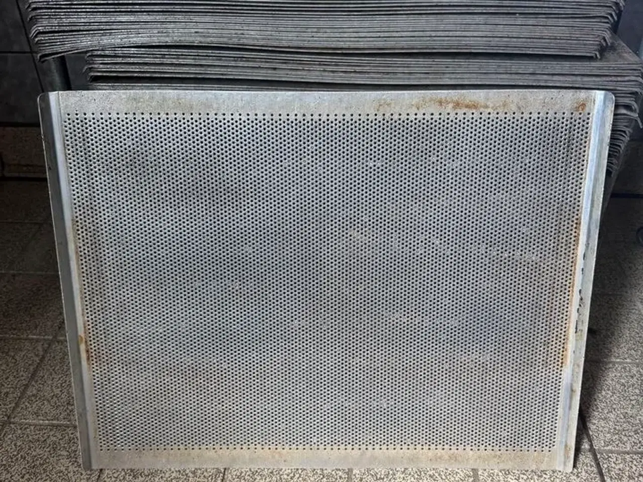 Billede 3 - Rullevogn med ca. 275 stk. Bageplader