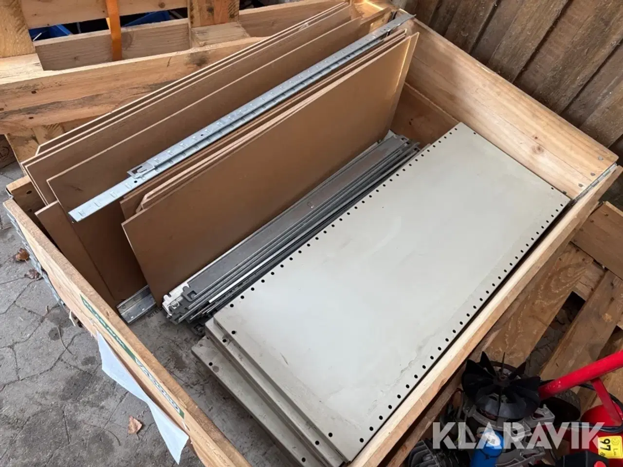 Billede 1 - Hylder og skinner - 1 palle