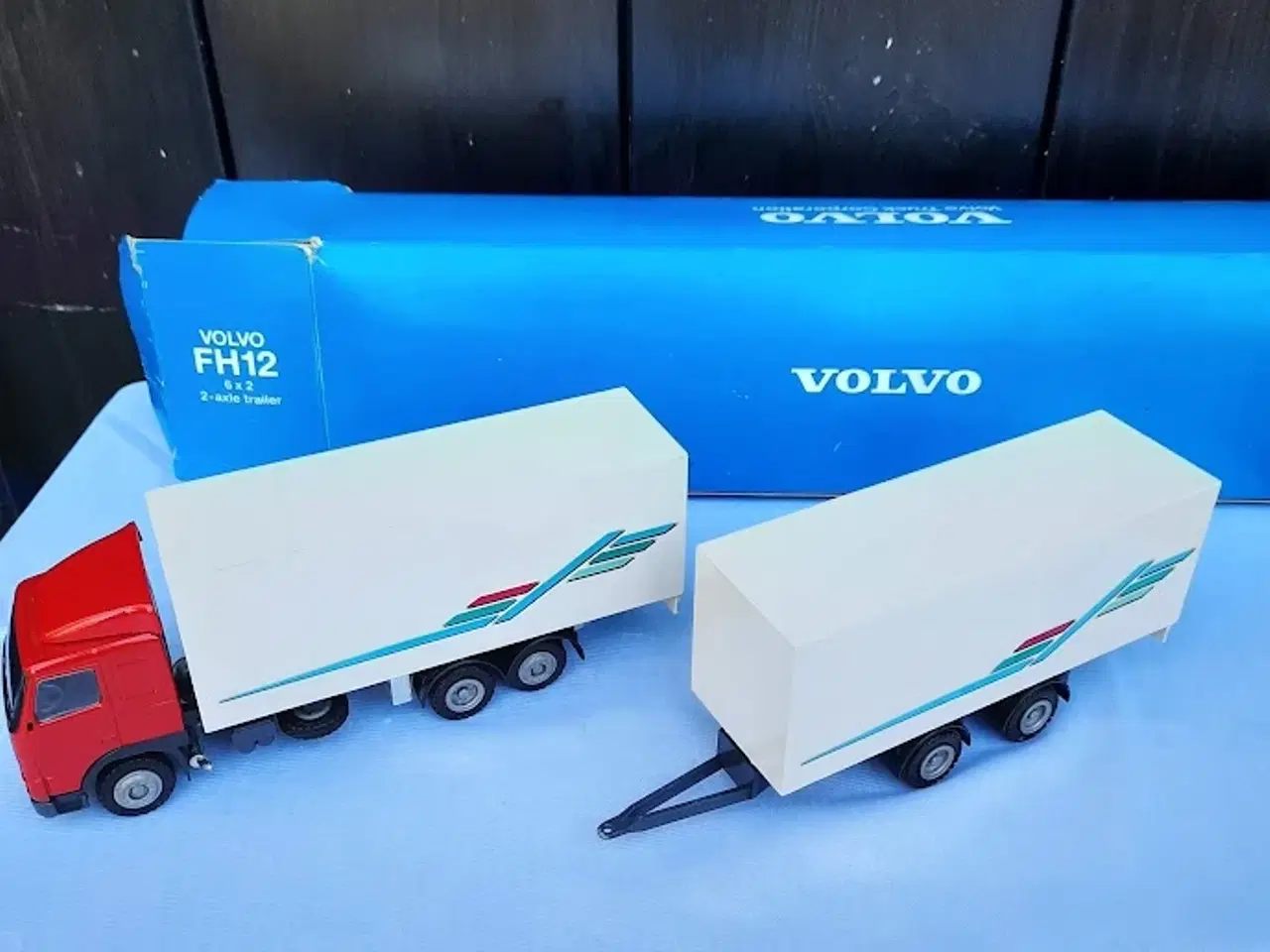 Billede 2 - Volvo modellastbil med påhængskøretøj