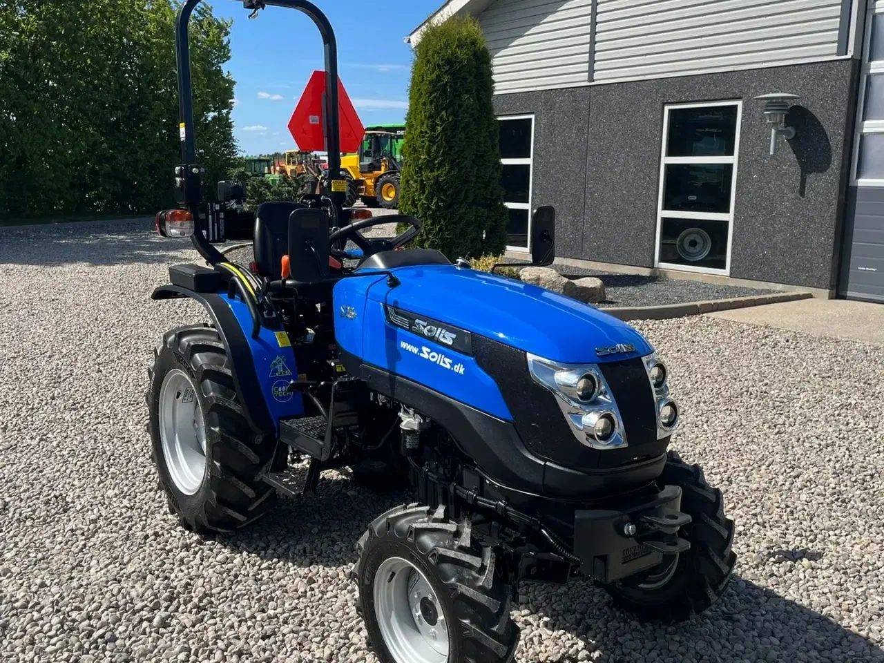 Billede 23 - Solis S26 6+2 Gearmaskine med Servostyring og brede traktorhjul