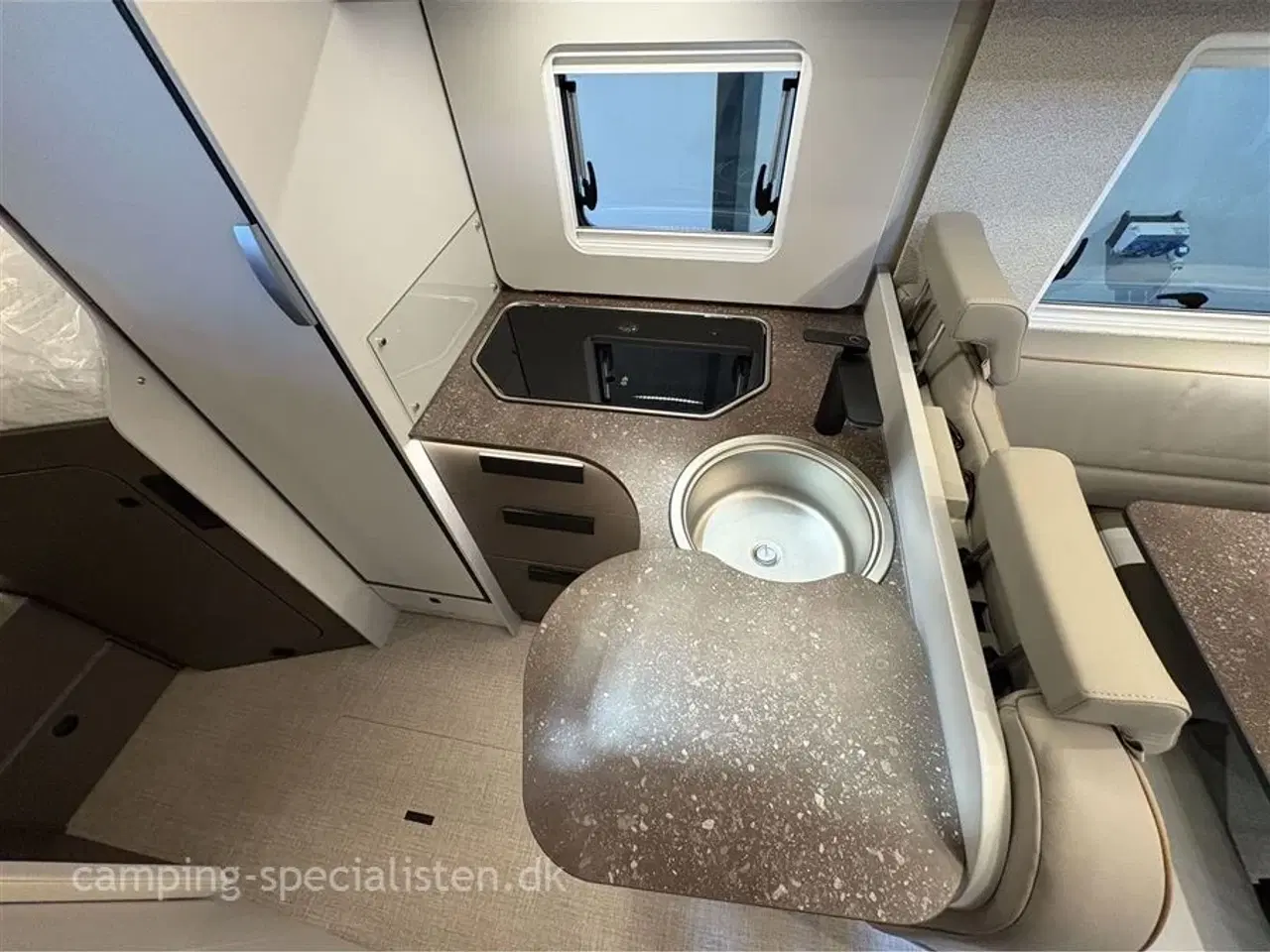 Billede 13 - 2026 - Bürstner B66 TD 690   NYHED! Bürstner B66 TD 690 2026 kampagnemodel - Kan ses nu hos Camping-Specialisten.dk