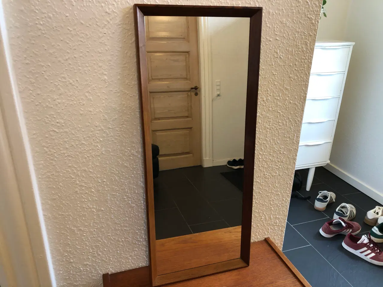 Billede 3 - Lille kommode og tilhørende spejl i teak træ