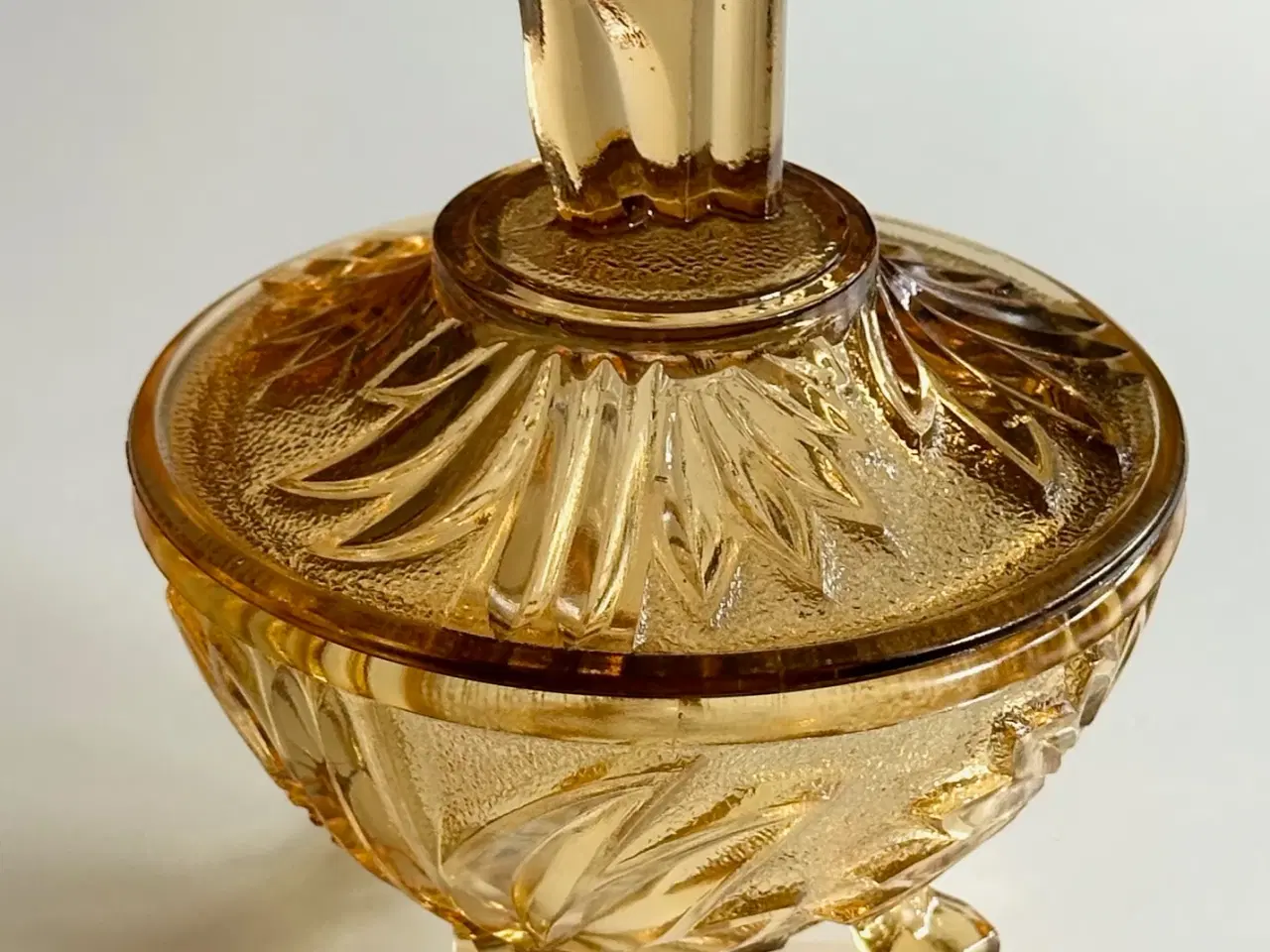 Billede 2 - Lågkrukke, ravfarvet glas