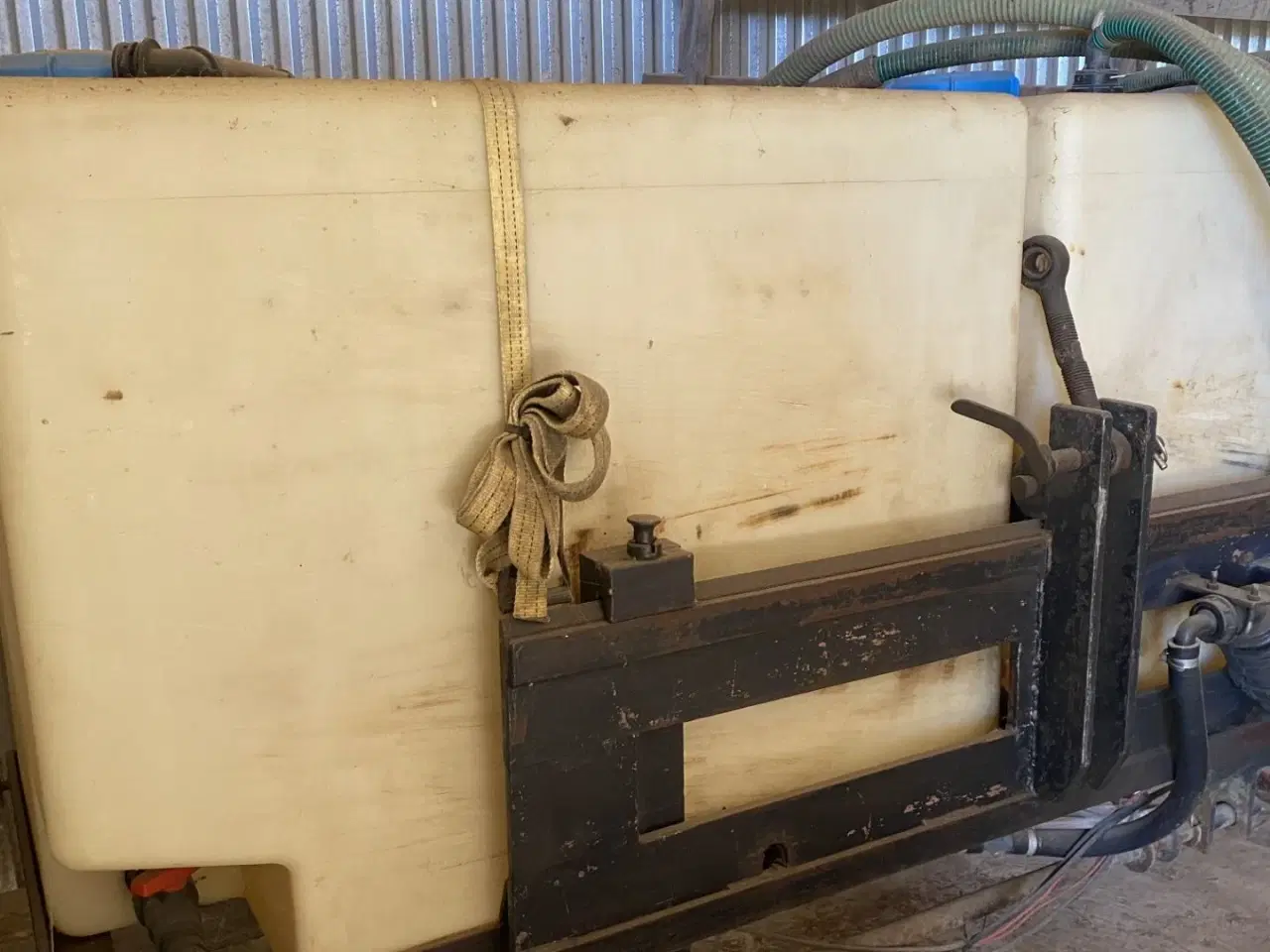 Billede 4 - Becker 12 rækket såmaskine med udstyr til flydende gødning. Fronttank medfølger til prisen.