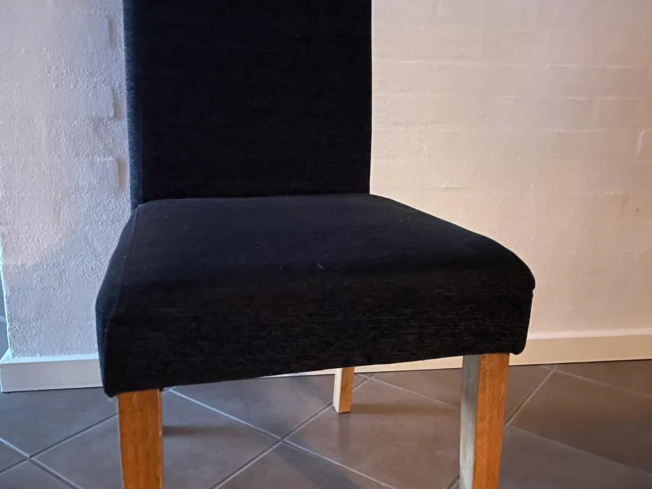 Billede 3 - Spisebord med 8 stole oliebehandlet