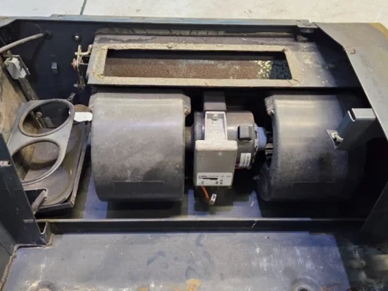 Billede 14 - New Holland TF78 Konsollen Til Instrumentbrættet 84015371