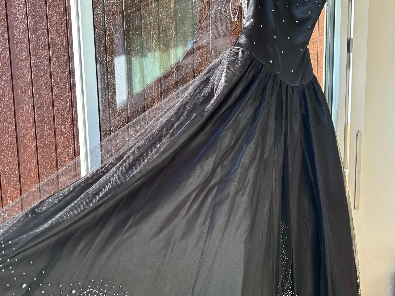 Billede 7 - Elegant sort gallakjole med håndsyede pailletter