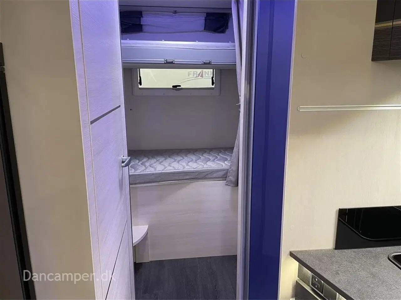 Billede 10 - 2021 - Chausson Titanium 720 Premium   Køjer samt stor dobbelt sænkeseng, 5-prs. 4 sovepladser m.mulighed for 5-6. Smart-lounge, indbygget gasfyldeflaske, markise, cykelholder, 170Hk - Aut.