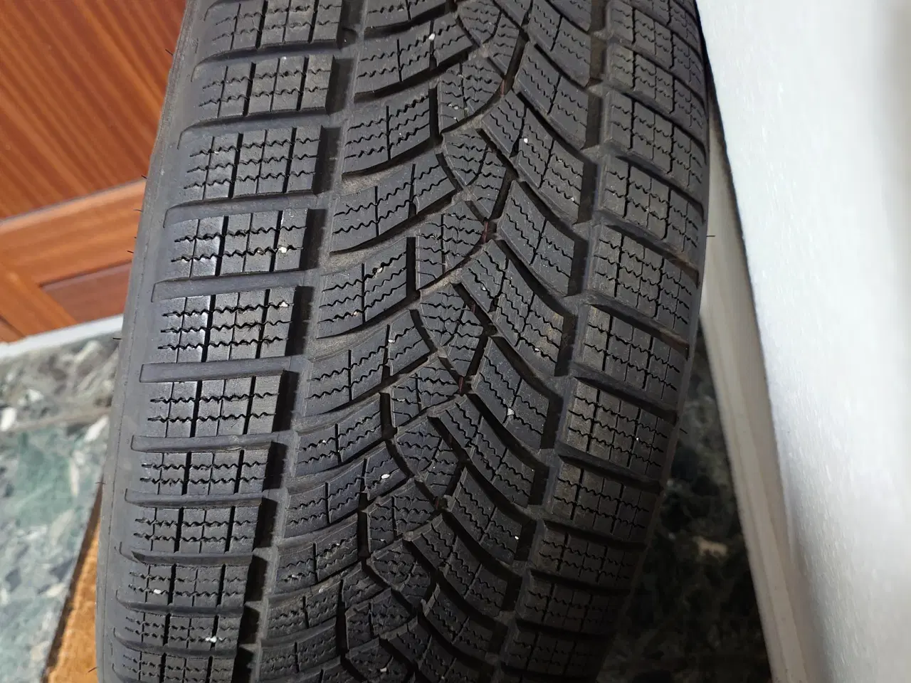 Billede 3 - Goodyear Ultragrip performance+ 245/45-18" 7mm møn