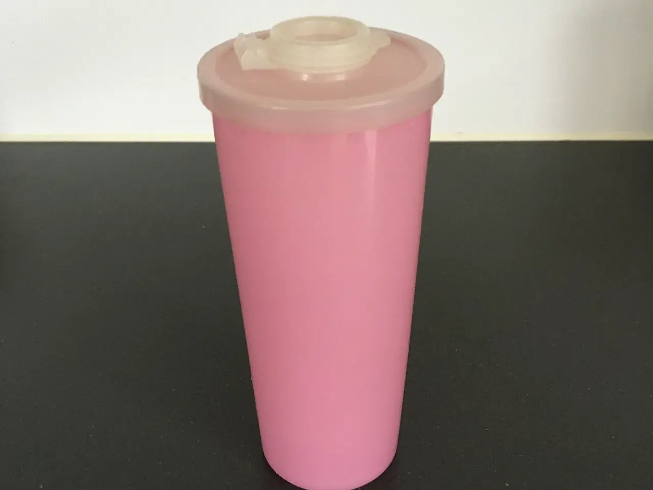 Billede 1 - Tupperware Shaker/opbevaring med aftagelig låg