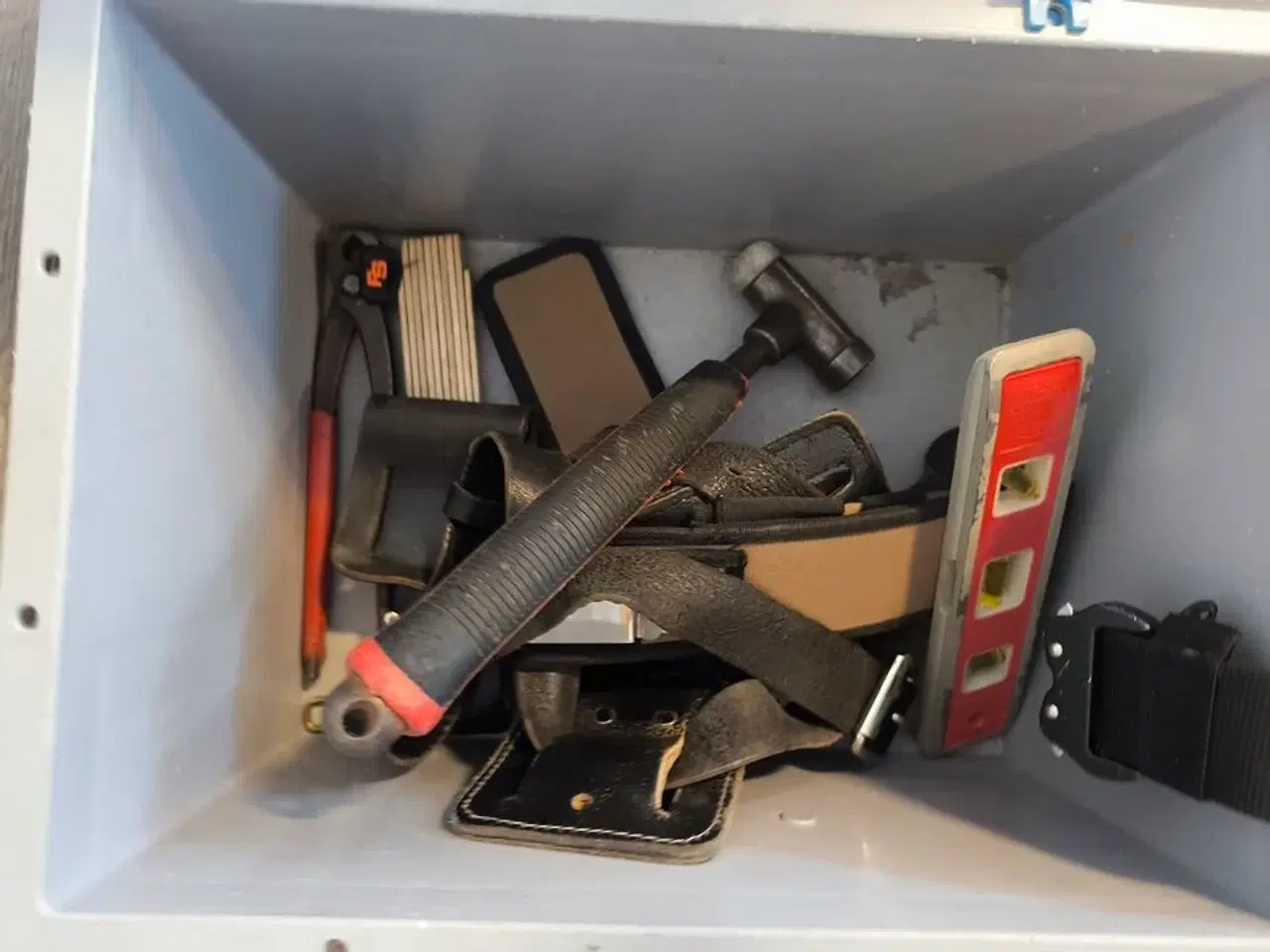 Billede 3 - Kasse m. sikringsgrej samt div.