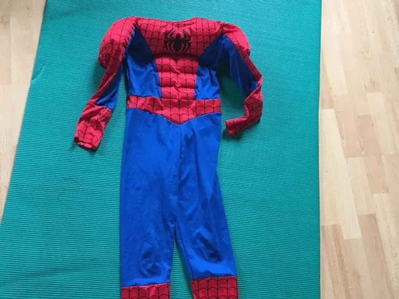 Billede 1 - Spidermand kostume str. 6-8 år