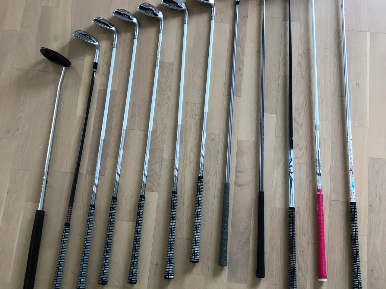 Billede 5 - Golf sæt, Dame med 12 jern / køller og bag 