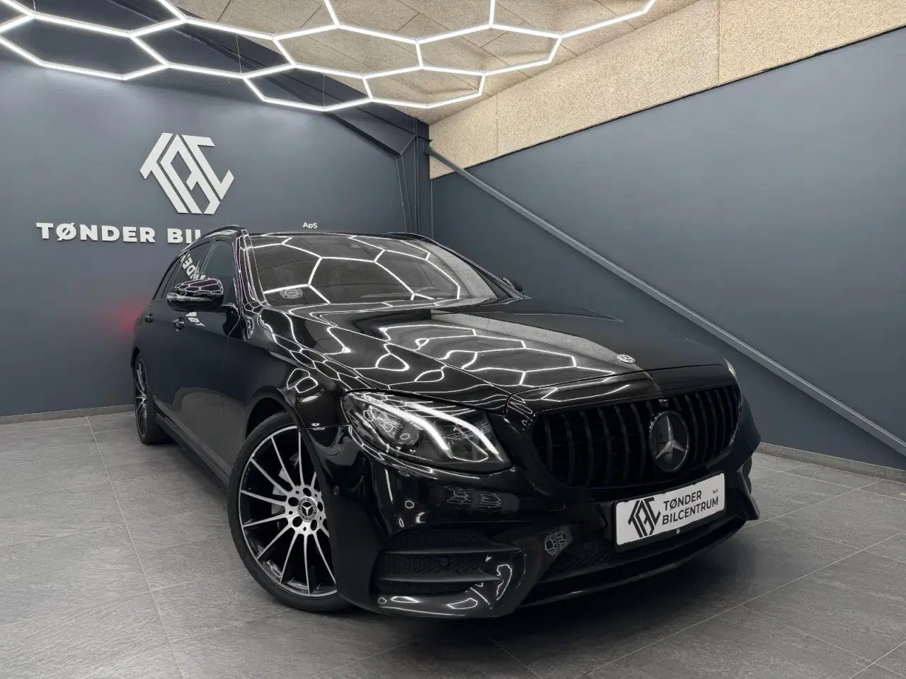 Billede 1 - Mercedes E220 d 2,0 AMG Line stc. aut.