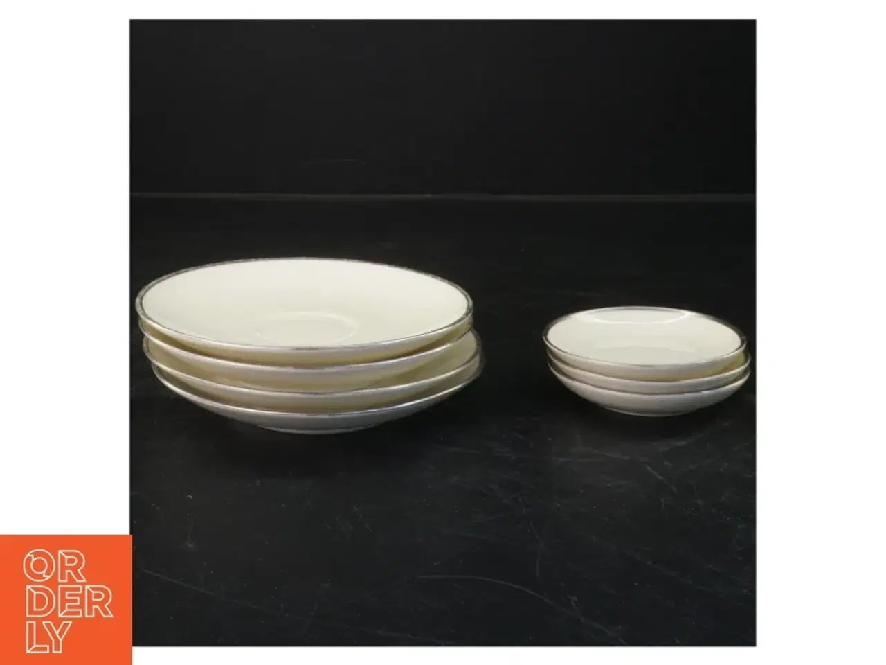 Billede 1 - Porcelænssæt med sølvkant fra b&g (str. Ø 14,5 og ø8,5 cm)