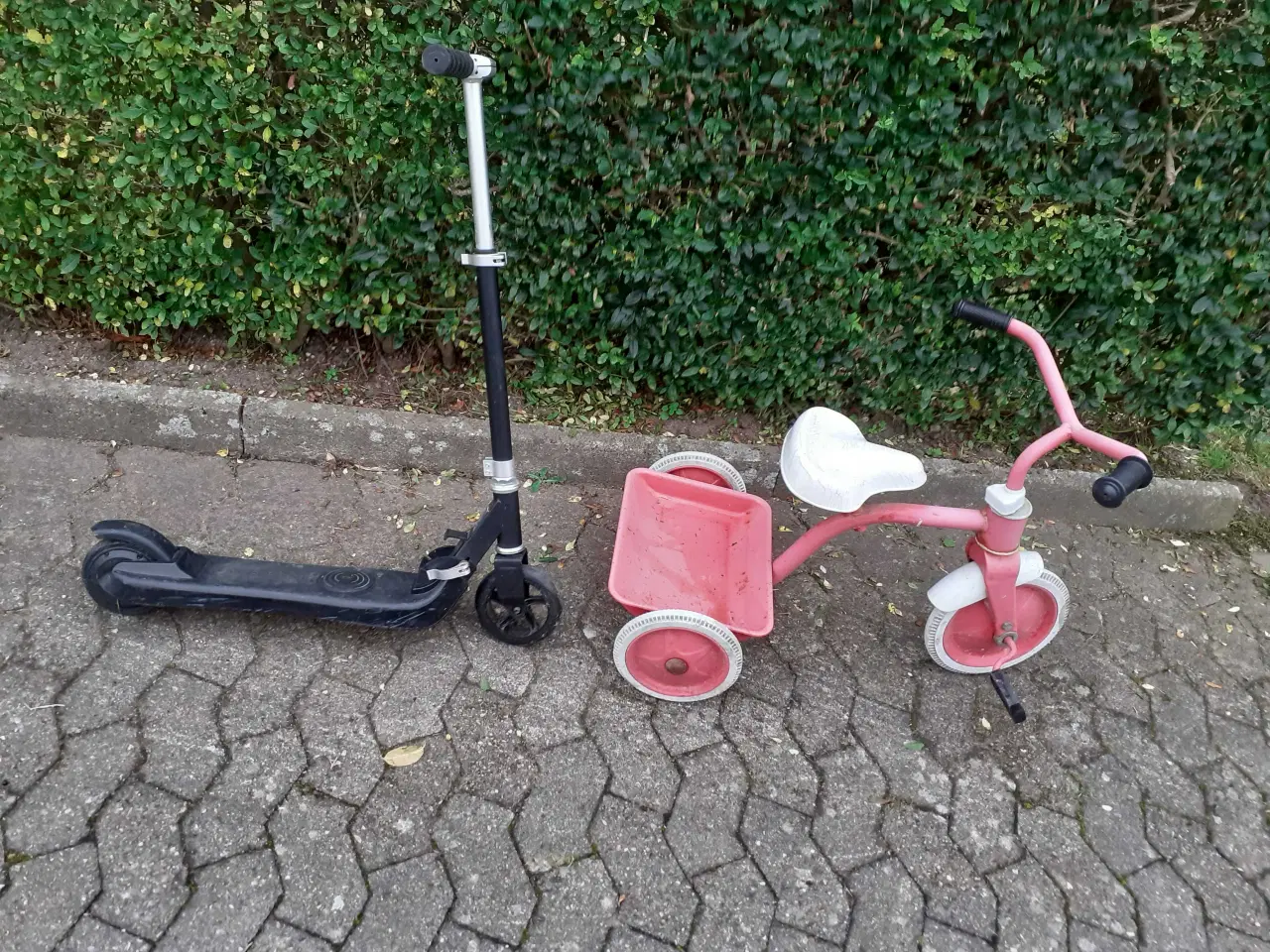 Billede 1 - Tre hjulet cykel + løbe hjul