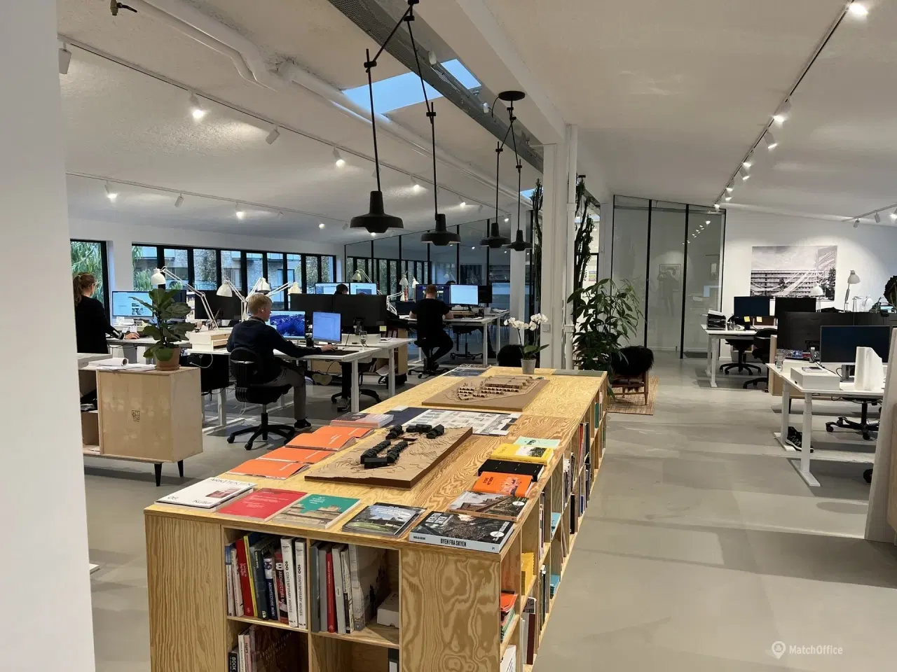 Billede 8 - 3 kontorpladser til leje i åbent kontormiljø