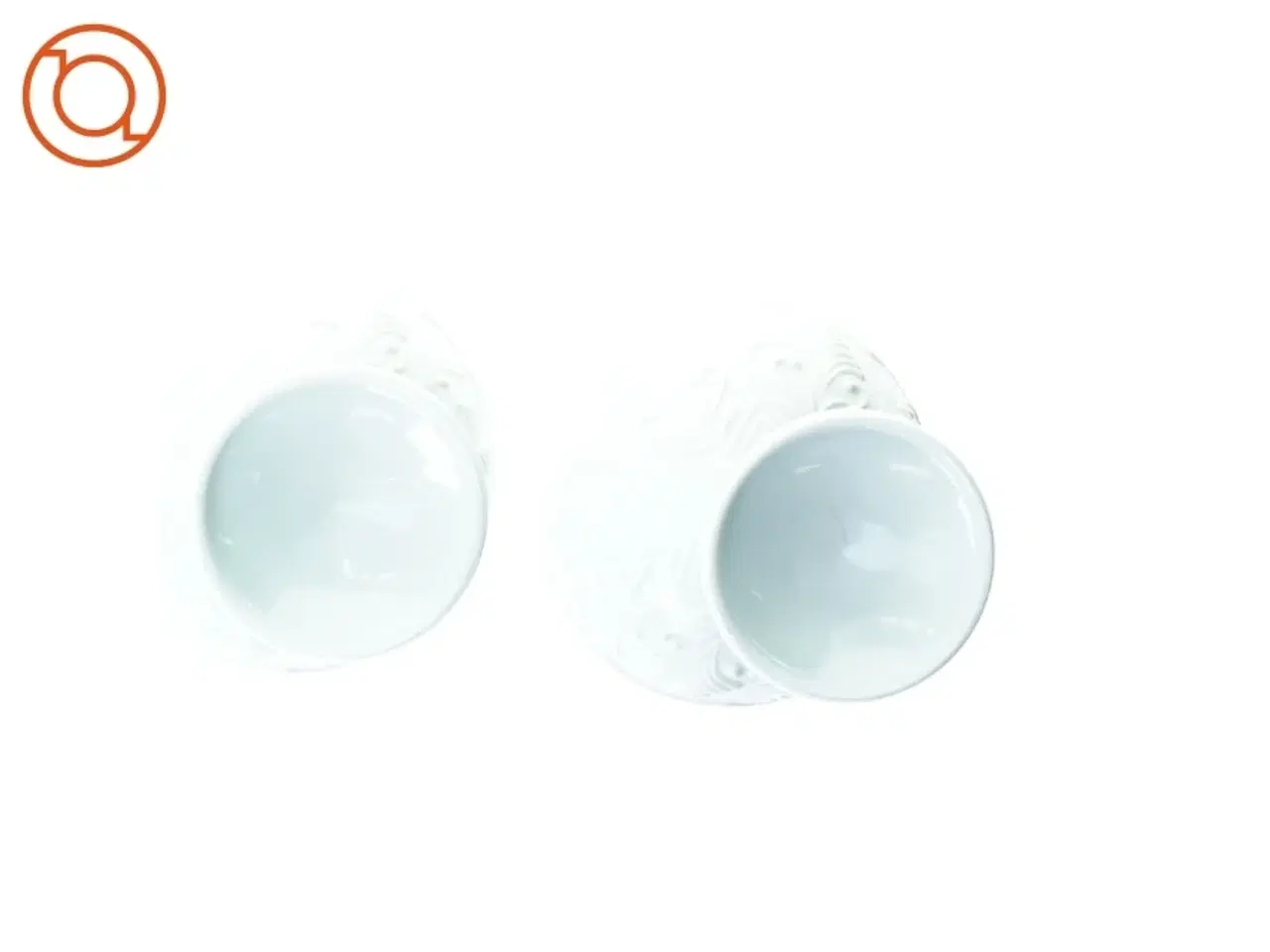 Billede 2 - To hvide opsatser på høj fod (17 x 15 cm)