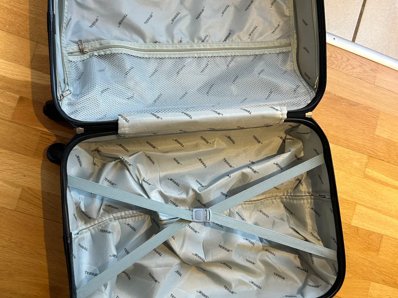 Billede 8 - Næsten ny trolley med 4 hjul og lås