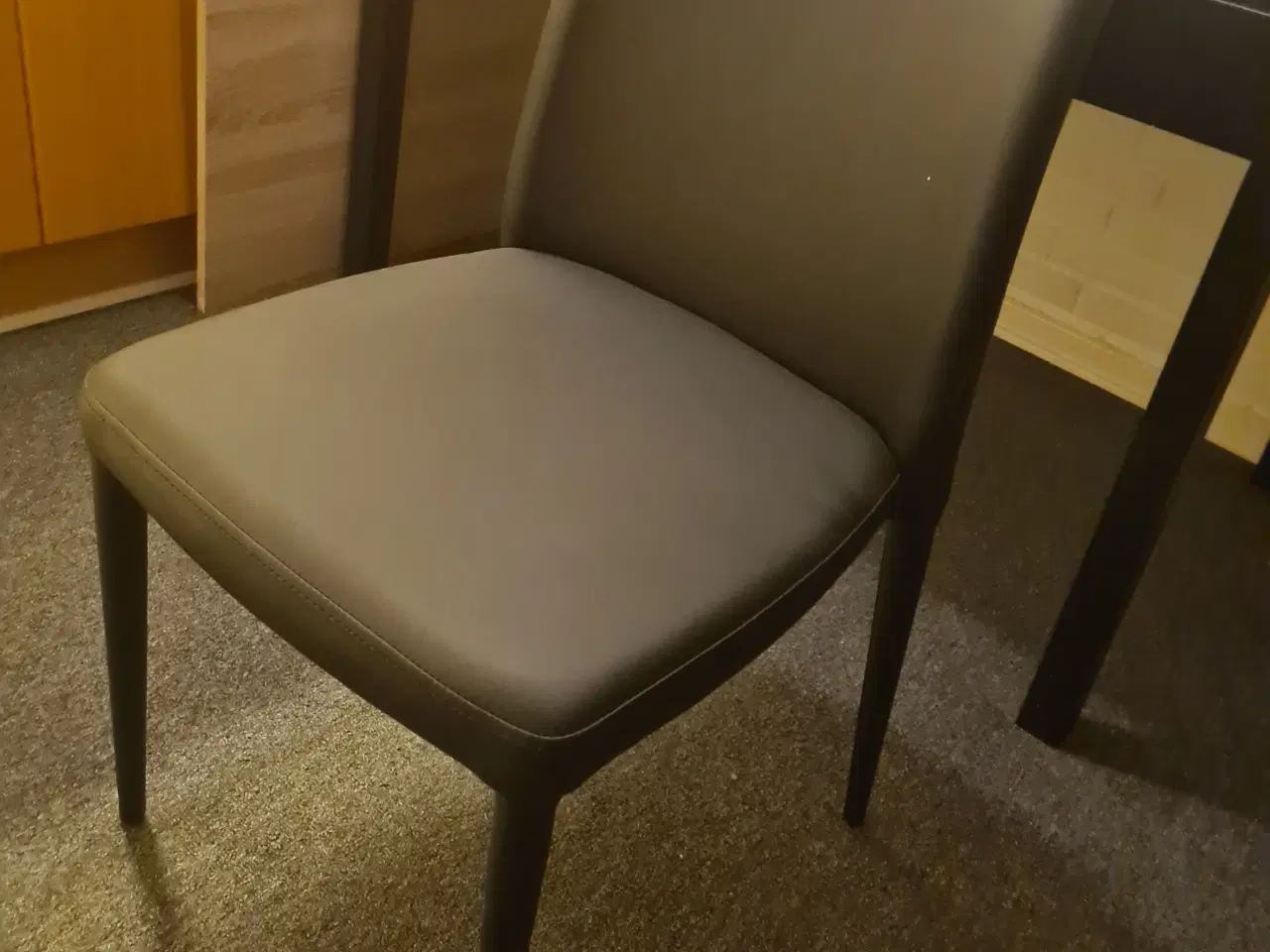 Billede 5 - Spisebord med udtræk+4 stole fra Daells bolighus 