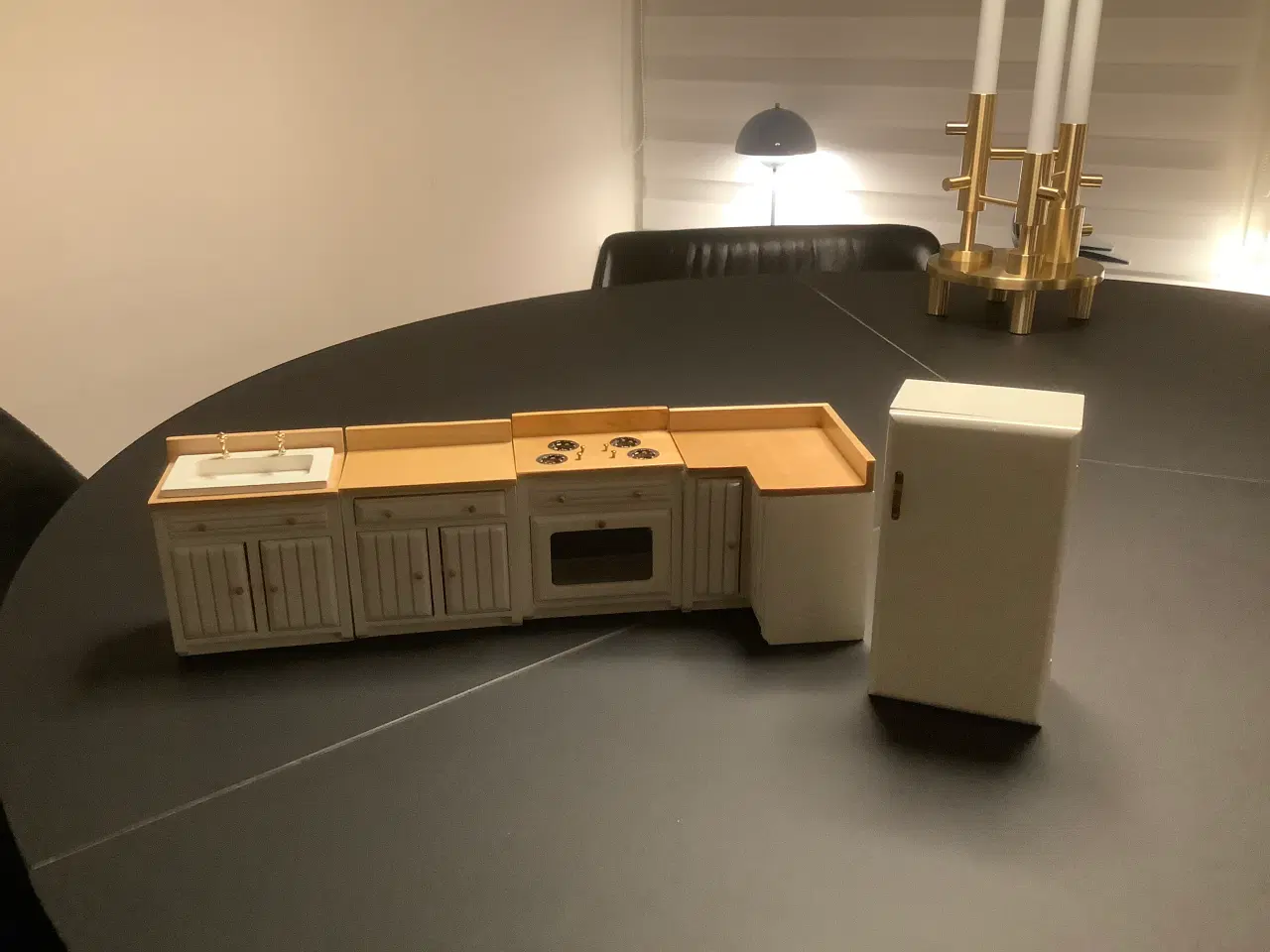 Billede 1 - 4 køkkenelementer og køleskab til dukkehus
