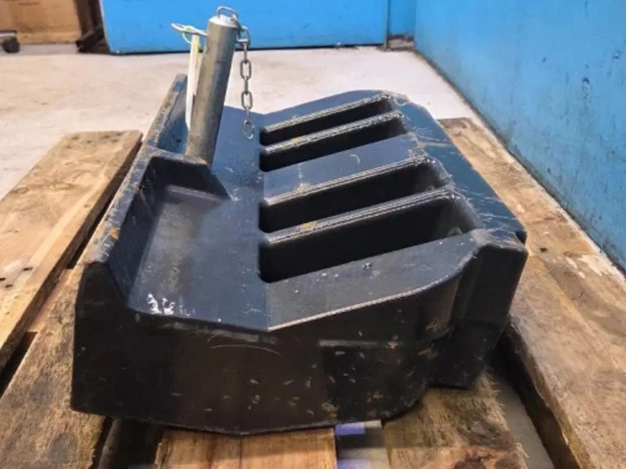 Billede 8 - Case Maxxum 145 Frontvægt Holder 82031499